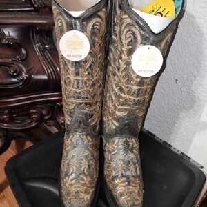 Corral Embroidered Boots - Black and Gold